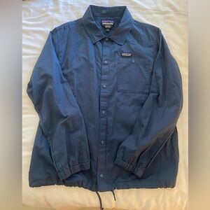 Patagonia Men’s Long-Sleeved Button Down shirt with drawstring waist detail